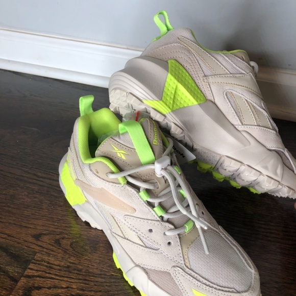 AZTREK Reeboks - Picture 6 of 6